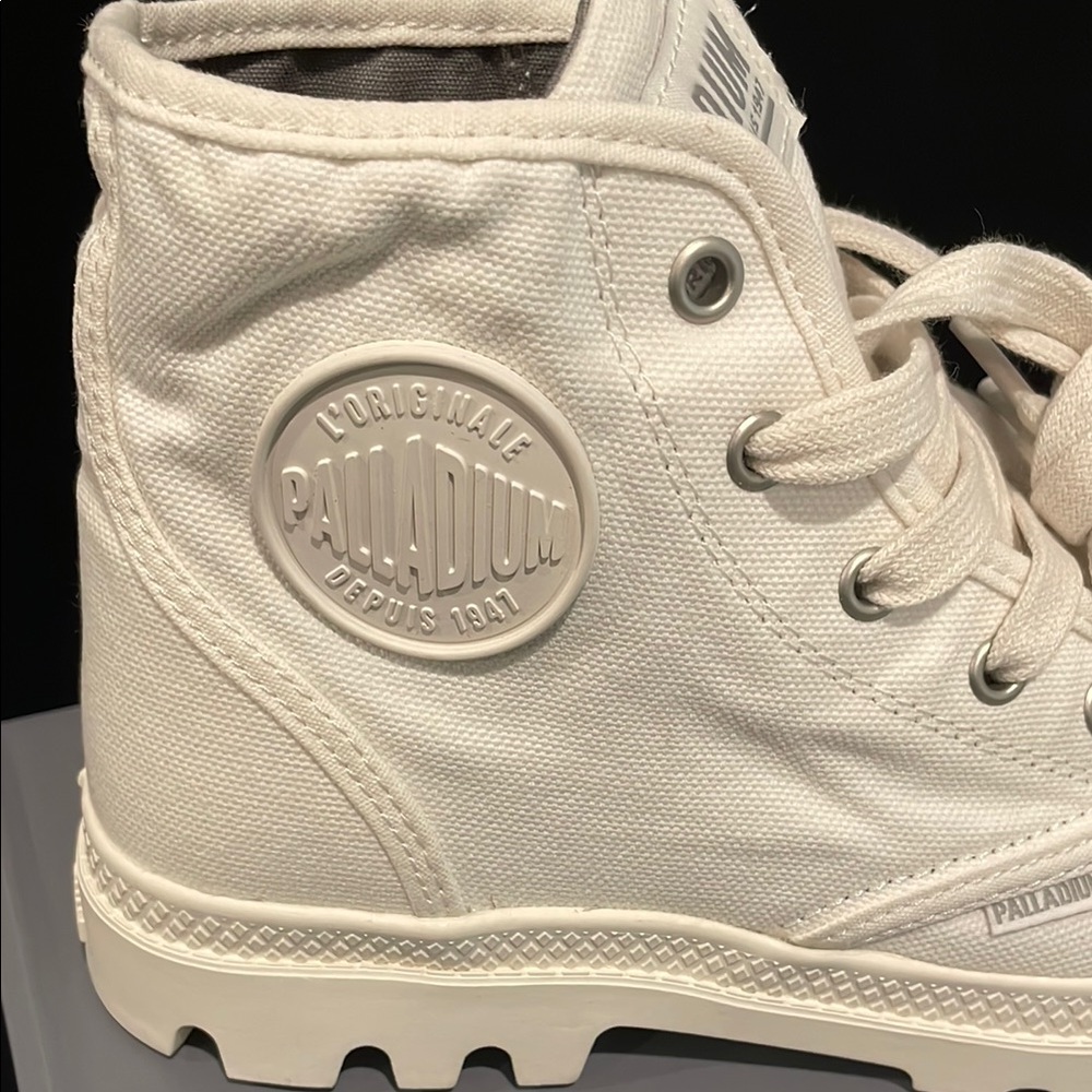 Palladium White Pampa High Top Boots New with Box - Picture 2 of 5